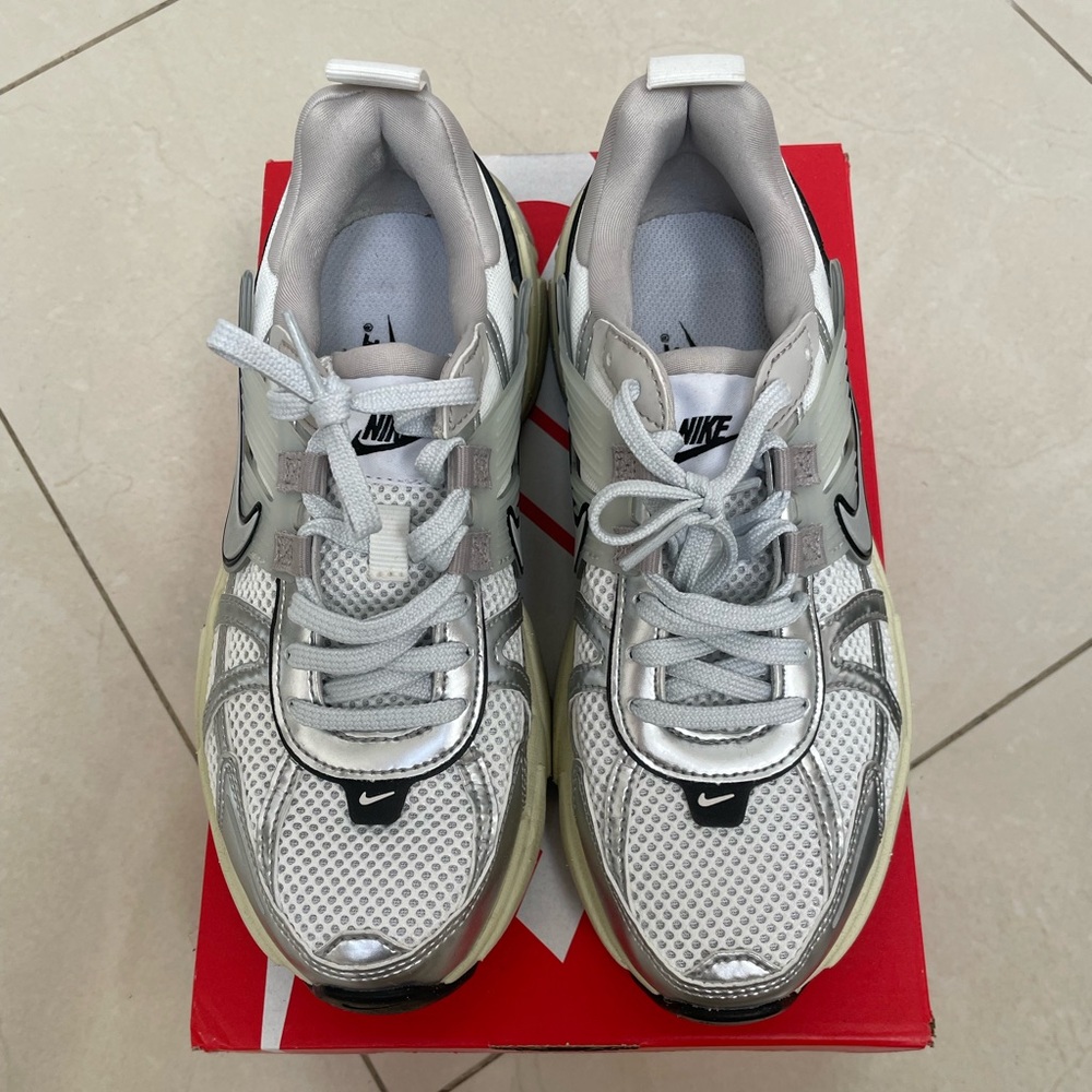 Nike Women’s V2K Running Shoes White Size 6 with original box